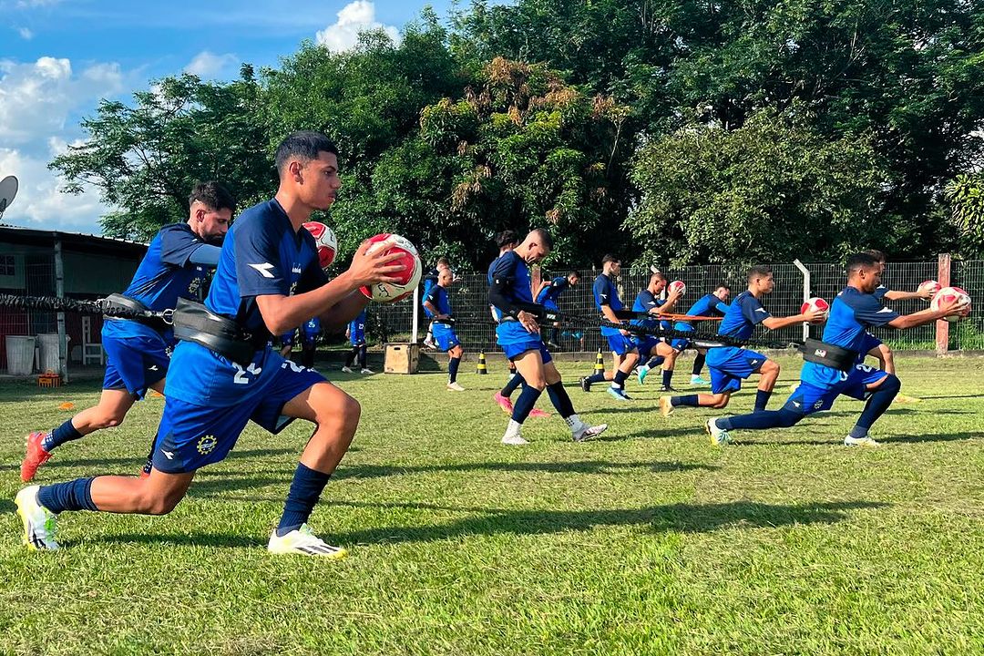 Treino do São José EC no campo da Vila Cristina, zona norte de São José dos Campos