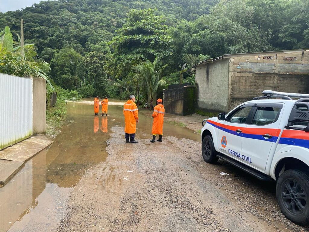 Defesa Civil em Alerta no Litoral Norte; rodovias Tamoios e Owvaldo Cruz seguem com interdições