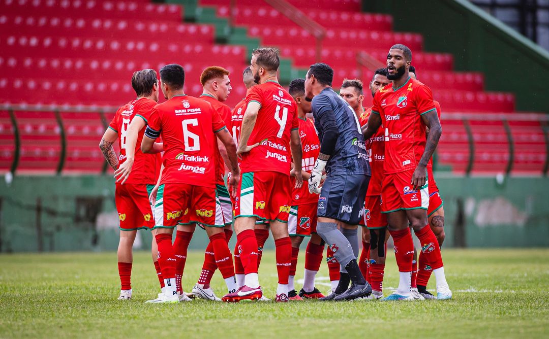 Jogadores do Velo Clube reunidos antes do clássico contra o Rio Claro na 11ª rodada