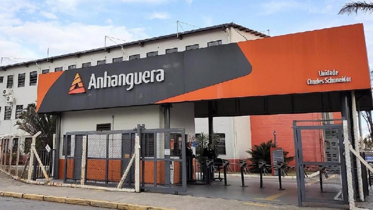 Universidade promove Feira da Empregabilidade com mais de 1.100 vagas em Taubaté e Pindamonhangaba