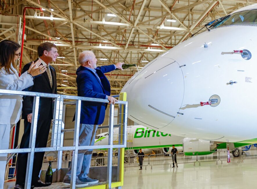 Azul anuncia R$ 3 Bi na compra de 13 novas aeronaves da Embraer, em evento com Lula
