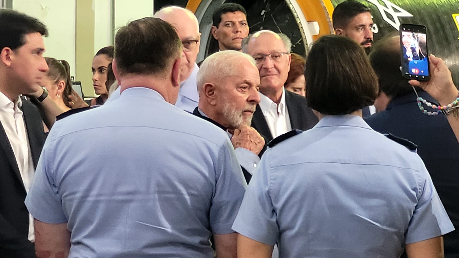 "Indústria de defesa não é para fazer guerra", diz Lula em visita ao ITA