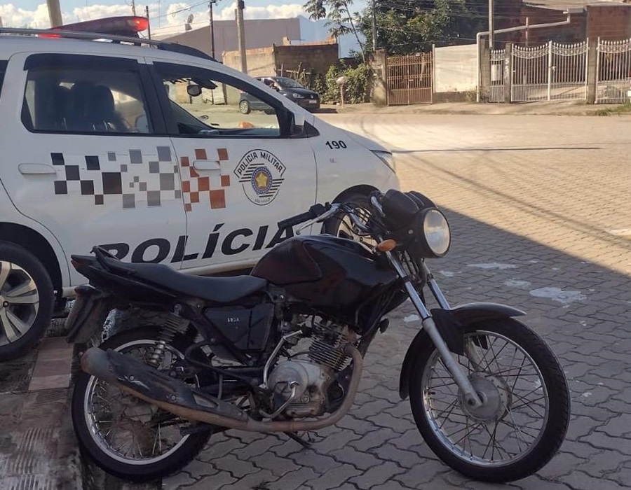 moto apreendida pela PM.