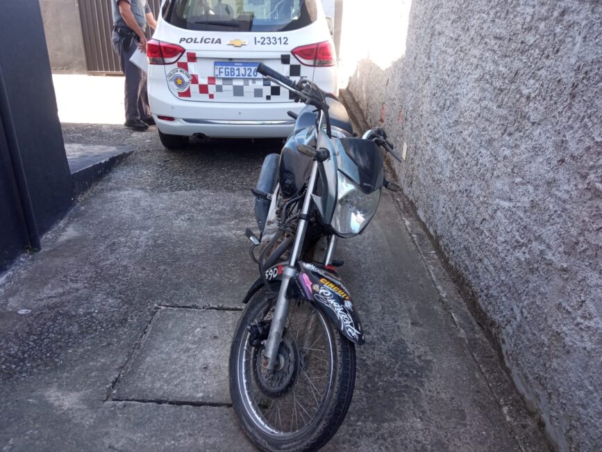 moto apreendida pela PM em Potim. 