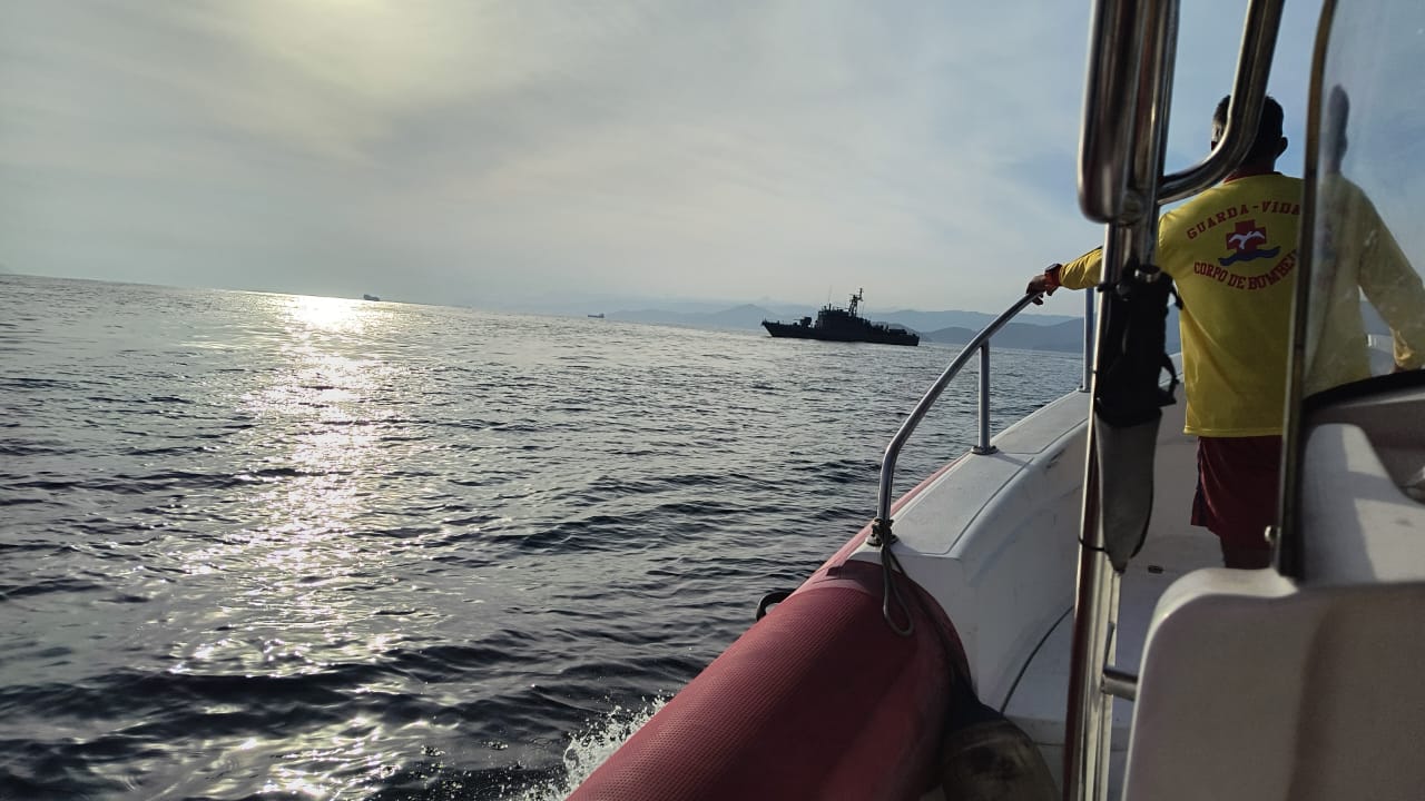 Bombeiros suspendem buscas por pescadores em Ilhabela
