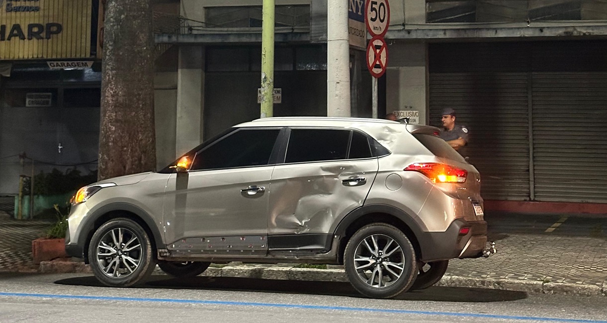 Suspeito de roubo de moto é preso após perseguição e acidente no centro de São José