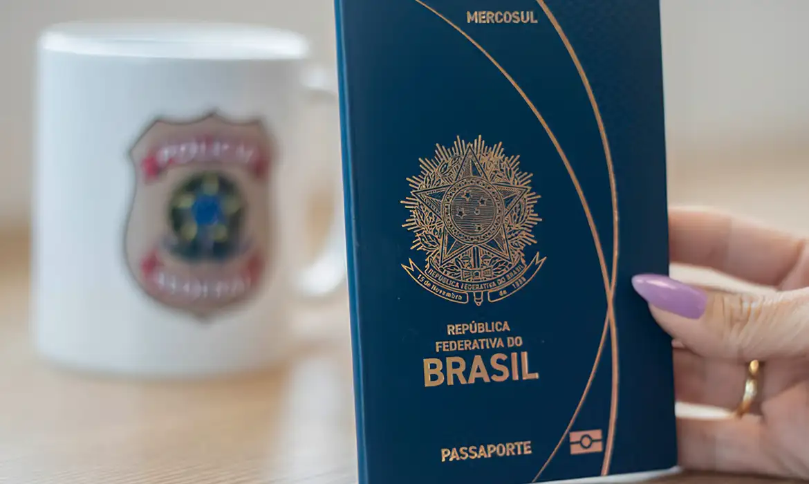 PF retoma agendamento online para emissão de passaporte