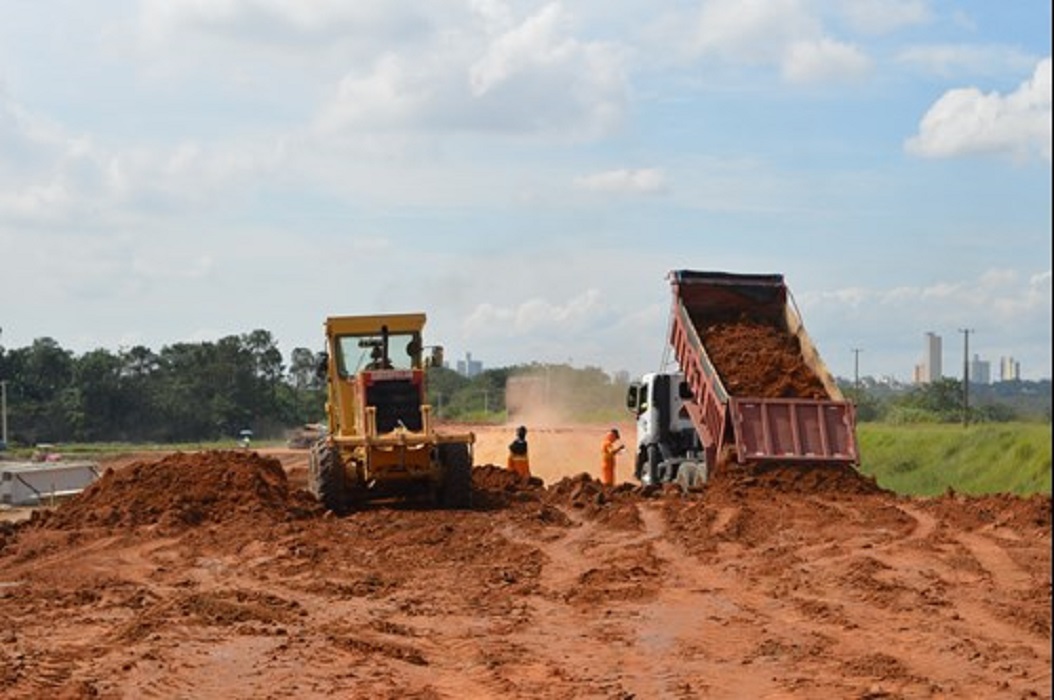 Obra da Via Jaguari, em São José dos Campos, avança para lançamento das vigas da nova ponte