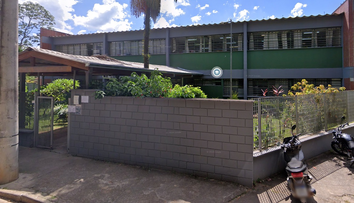 Escola Estadual no Buquirinha, em São José reclama de problemas de limpeza e manutenção