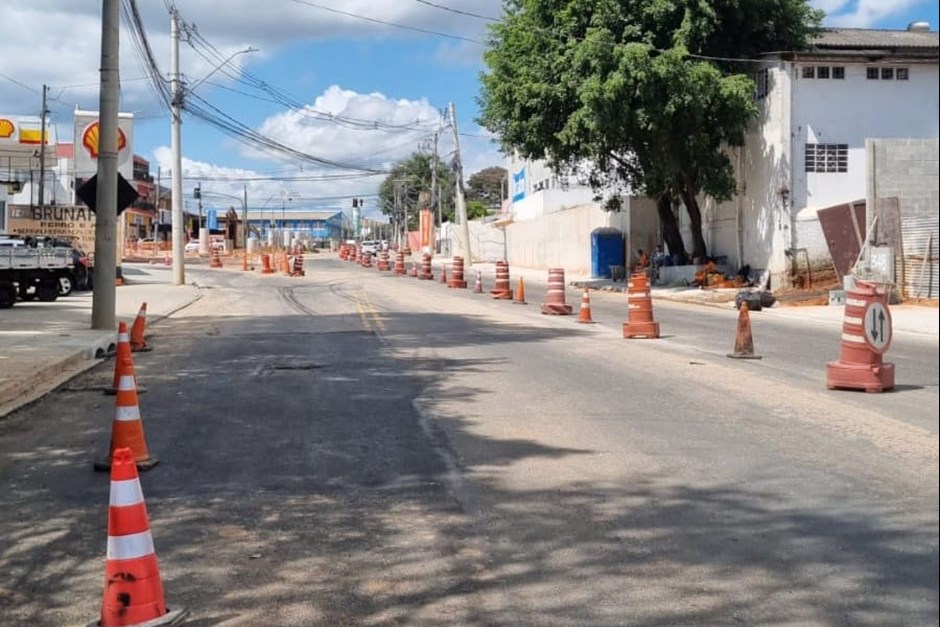 Interdição na avenida João Rodolfo Castelli será necessária para obras de drenagem na via que está sendo duplicada - Foto: Divulgação / PMSJC