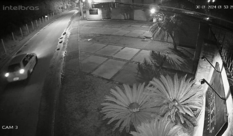 imagem de câmera de segurança grava veículo suspeito. "Confia no pai": Polícia prende suspeitos de roubo a condomínios no Vale; um está foragido