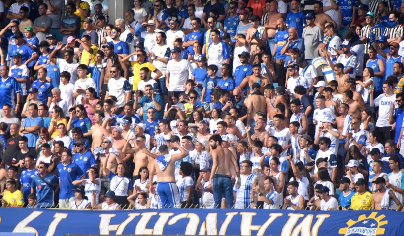 Torcida do São José EC presente no estádio Martins Pereira