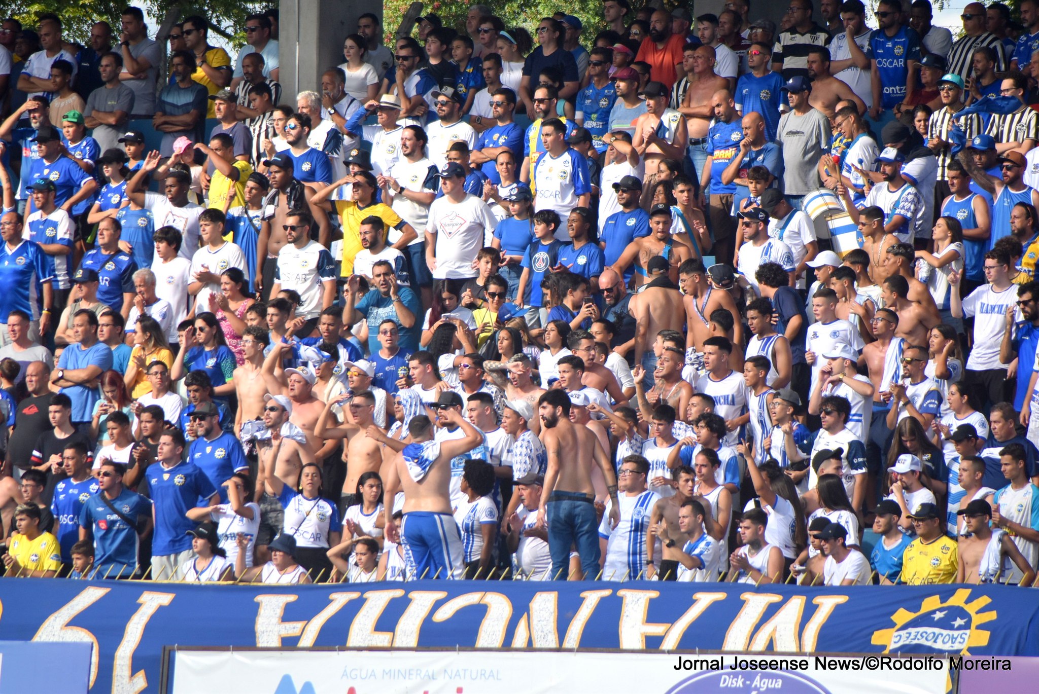 Torcida do São José EC presente no estádio Martins Pereira
