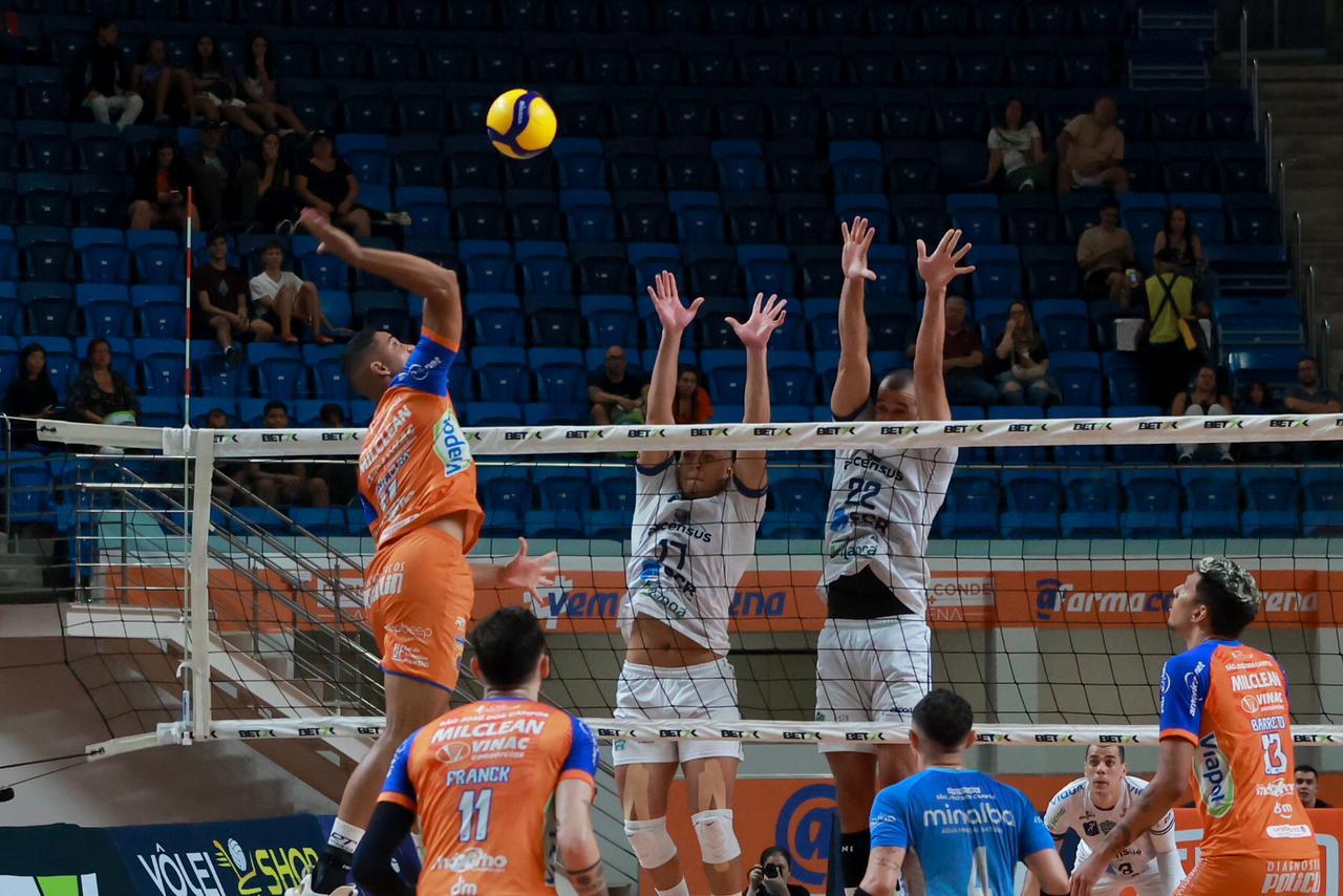 Jogo entre Vôlei São José e Joinville pelos playoffs da Superliga Nacional 2023/2024
