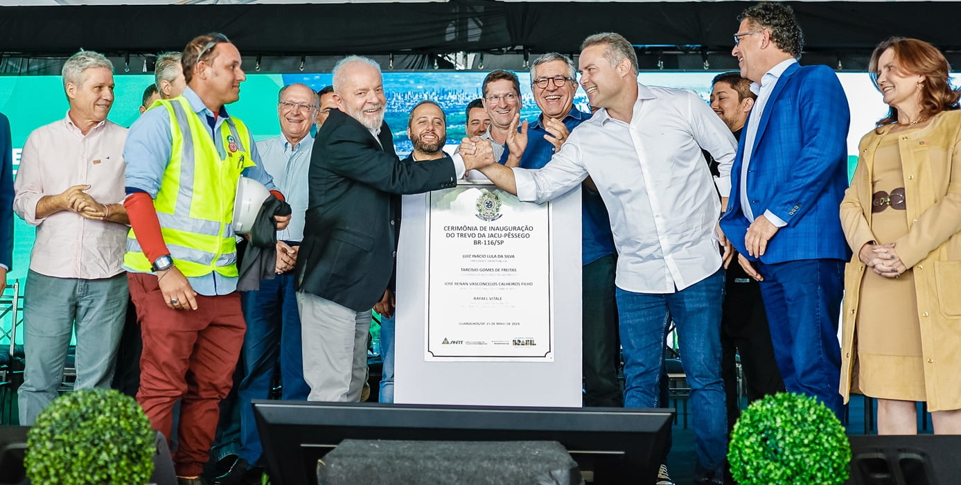 Lula participa de entrega de obras na Via Dutra