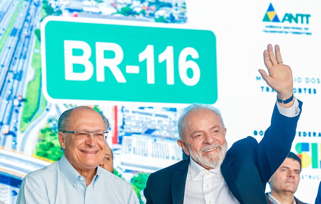 Lula participa de entrega de obras na Via Dutra