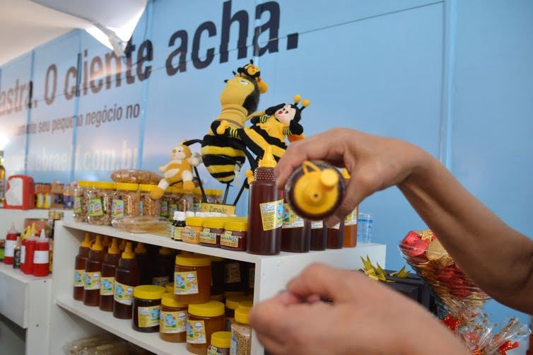 Brasília - Sebrae promove a campanha: Compre do Pequeno Negócio, durante o Mercado do Produtor Rural