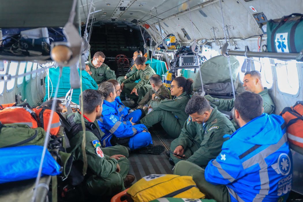FAB faz transporte de pacientes em UTI aérea no RS