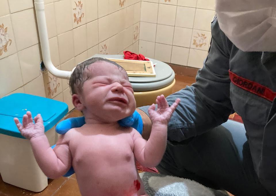 Bombeiros de Taubaté ajudam em parto e salvam mãe e bebê