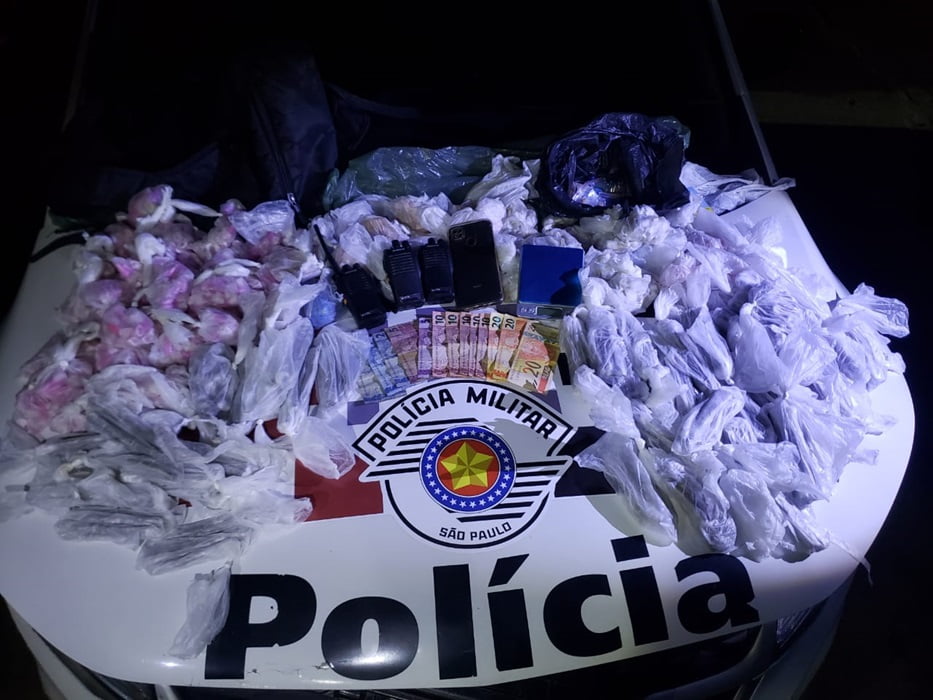 PM apreende mais de 5 kg de drogas em São Sebastião; suspeito foi preso