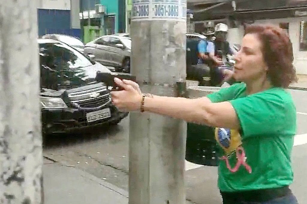 carla zambelli armada. MP demente pedido de condenação de jornalista perseguido por Carla Zambelli com arma