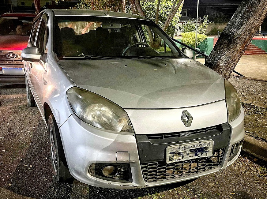 PM recupera veículo roubado recuperado e três suspeitos presos, em São José