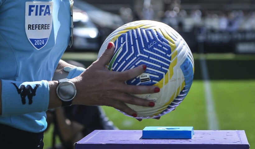 A CBF decidiu na noite desta terça-feira (21) suspender a disputa da Série A2 do Brasileirão Feminino por tempo indeterminado.