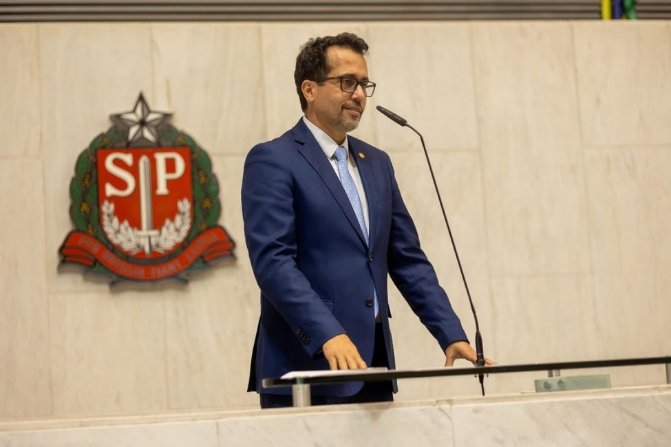 Deputados do Vale votam a favor das escolas cívico-militares