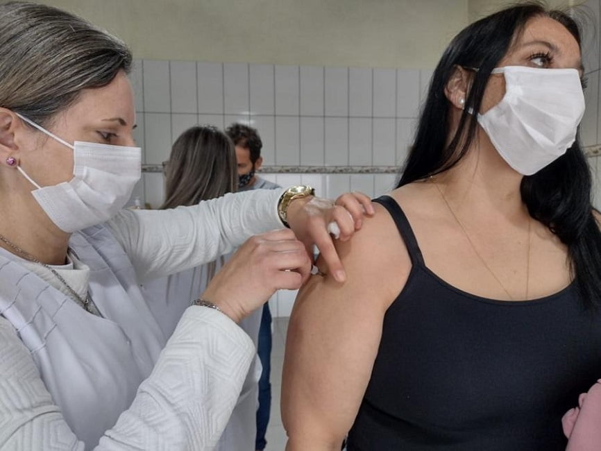 Horário ampliado para vacinação em Pinda vai até quarta-feira (29)