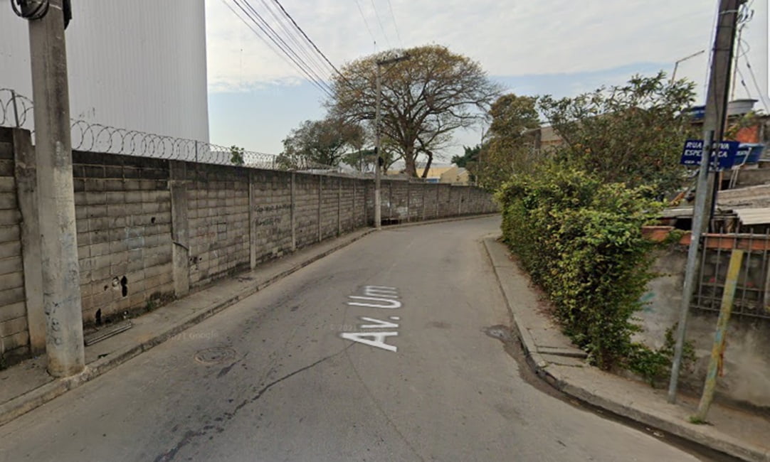 Homem é encontrado morto em terreno baldio com sinais de agressão, em São José