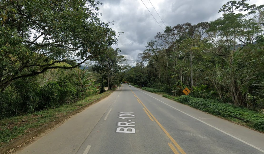 Ciclista morre atropelada na Rio-Santos em Ubatuba