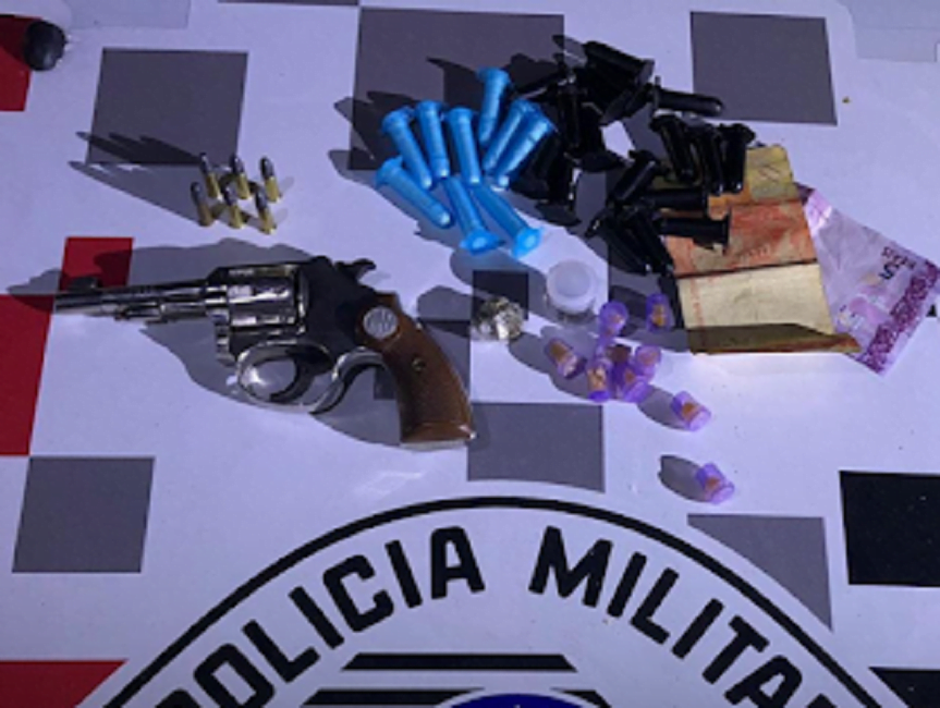 Homem é preso por porte ilegal de arma e tráfico de drogas em Jacareí