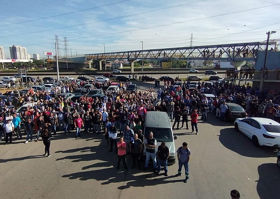 Trabalhadores da Revap encerram greve após acordo de 6% de reajuste salarial