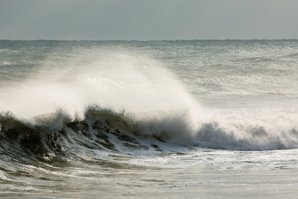 Marinha alerta para ventos fortes no litoral paulista a partir desta segunda-feira (13)