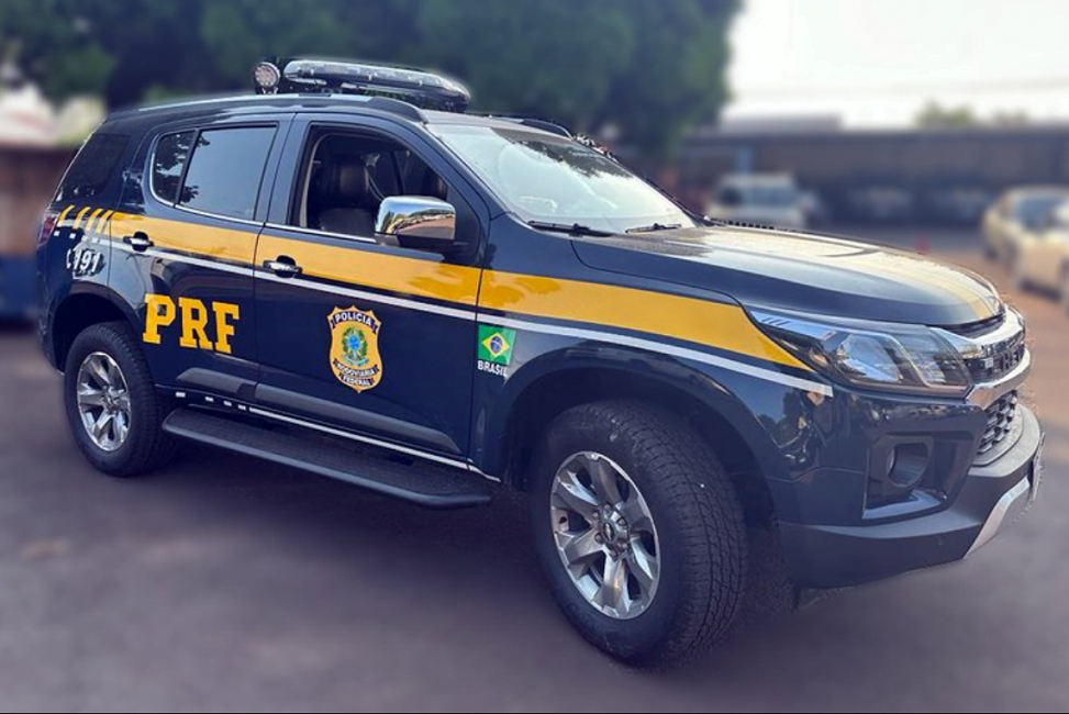 Homem foge do hospital após capotar carro com droga na Dutra