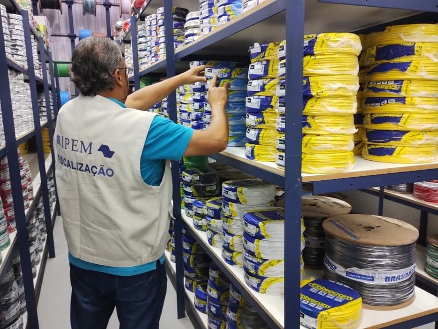 Operação Energia Segura fiscaliza fios elétricos irregulares em Jacareí