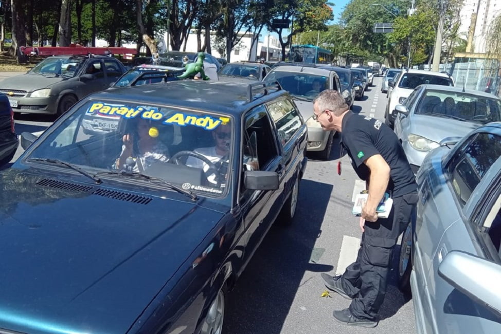 São José inicia distribuição de panfletos contra drogas na porta das escolas