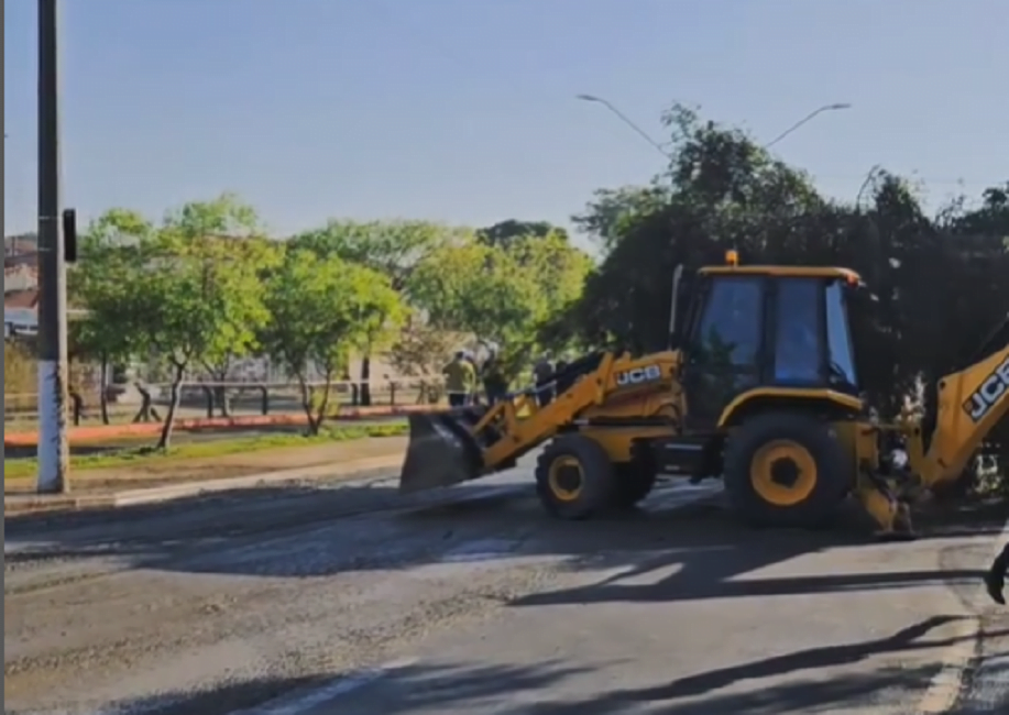 Jacareí volta a ficar sem água após novo vazamento em tubulação