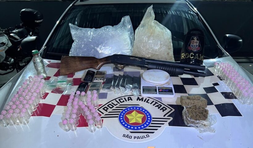 Polícia apreende drogas e armas no Banhado, em São José