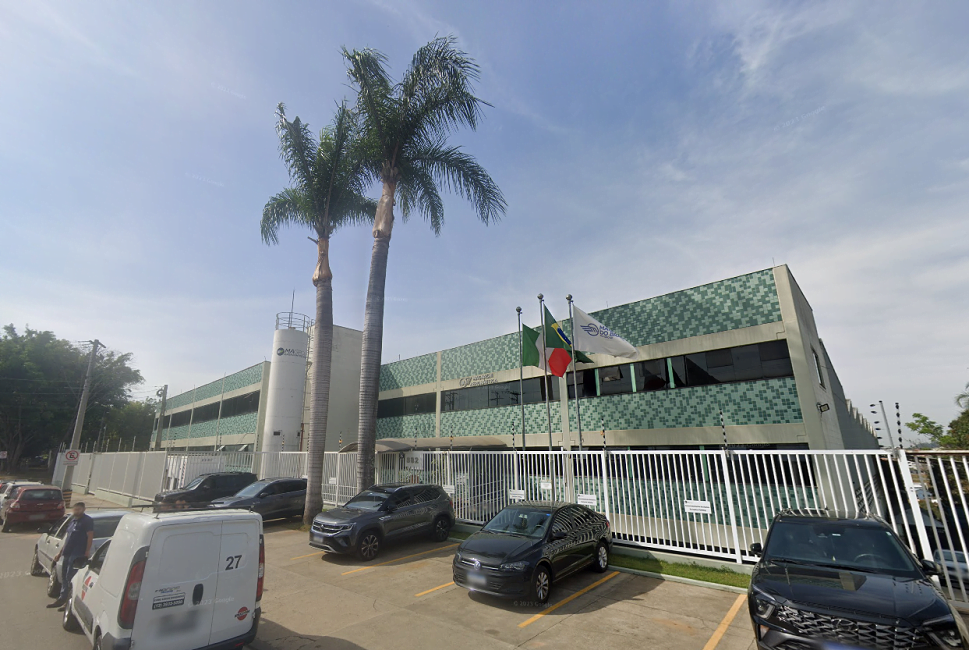 Trabalhador tem perna esmagada por chapa de meia tonelada na Magnaghi, em São José