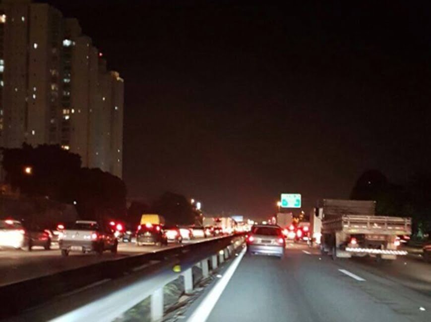 Ciclista morre atropelado na Via Dutra em São José dos Campos