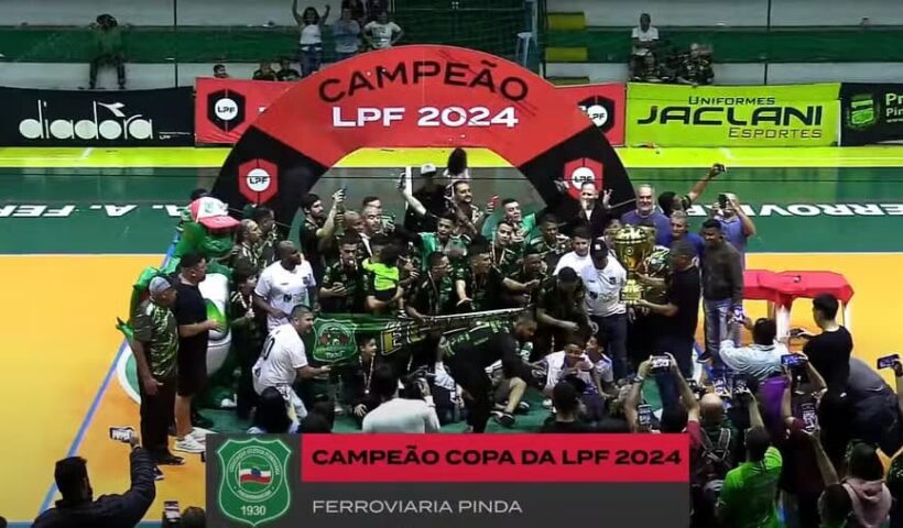 Jogadores do Pinda Futsal comemoram título inédito da Copa LPF