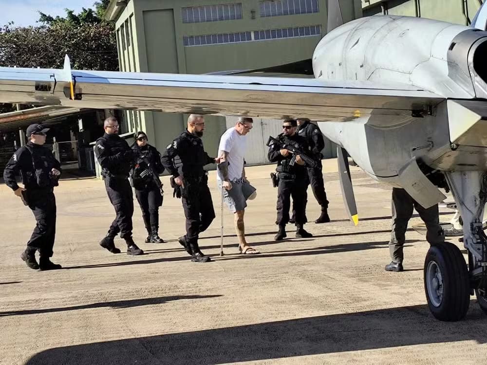 Ronnie Lessa durante embarque em Campo Grande (MS) — Foto: Divulgação