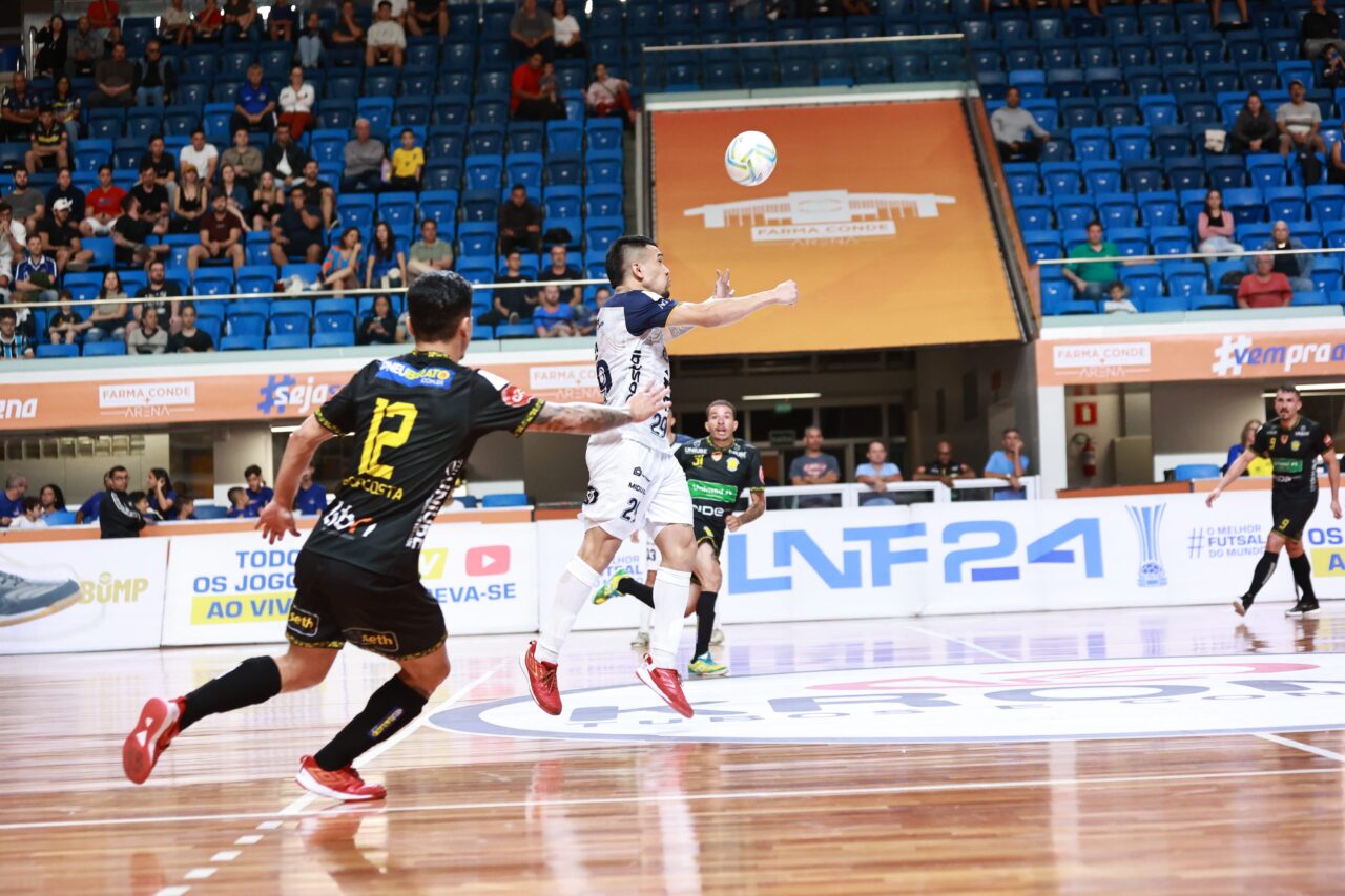 Jogo entre São José Futsal x Praia Clube foi disputado na Farma Conde Arena