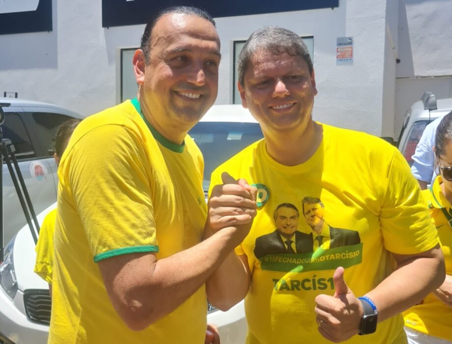 Tarcísio muda domicílio eleitoral para SP; polêmica de 2022 revive