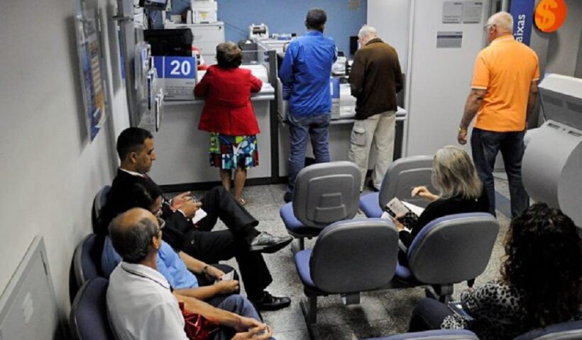 Estagiários são presos por golpes no INSS