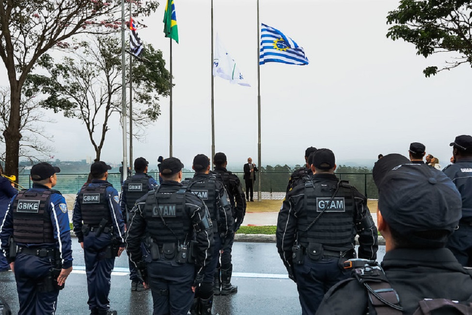 Hasteamento de bandeiras marca 9 de julho em São José dos Campos, na Orla do Banhado. Saiba mais sobre a Revolução Constitucionalista de 1932.