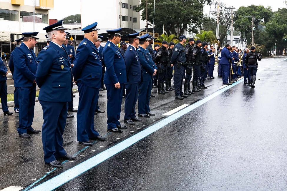 Hasteamento de bandeiras marca 9 de julho em São José dos Campos, na Orla do Banhado. Saiba mais sobre a Revolução Constitucionalista de 1932.