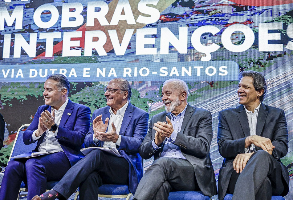 Lula em SJC: presidente critica Tarcísio por ausência em evento.