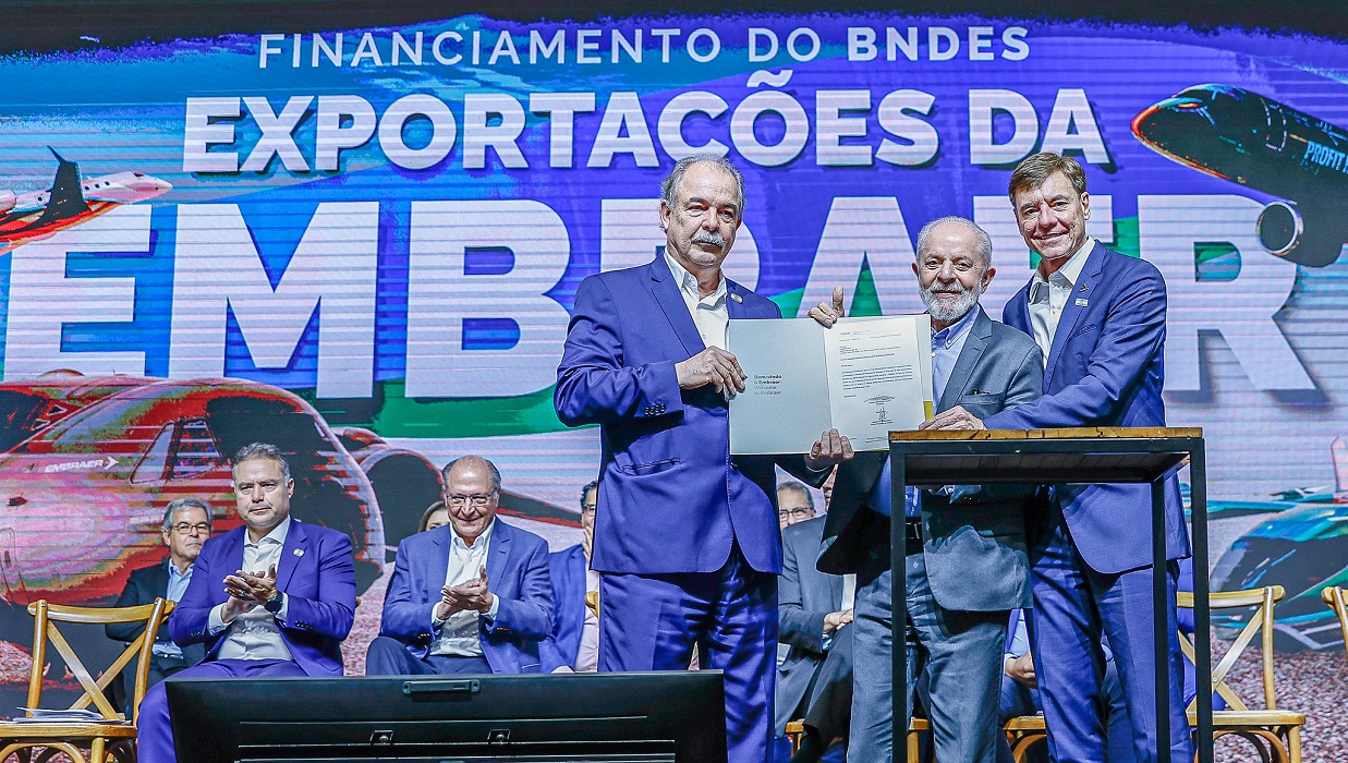 BNDES anuncia financiamento de R$ 4,5 bilhões em exportações da Embraer